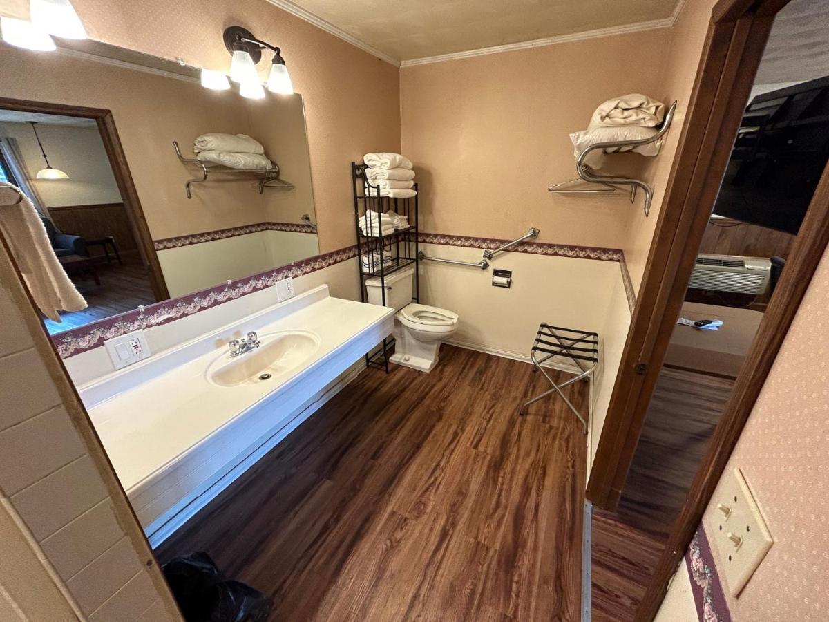 Valley Inn And Suites Френч Лик Екстериор снимка