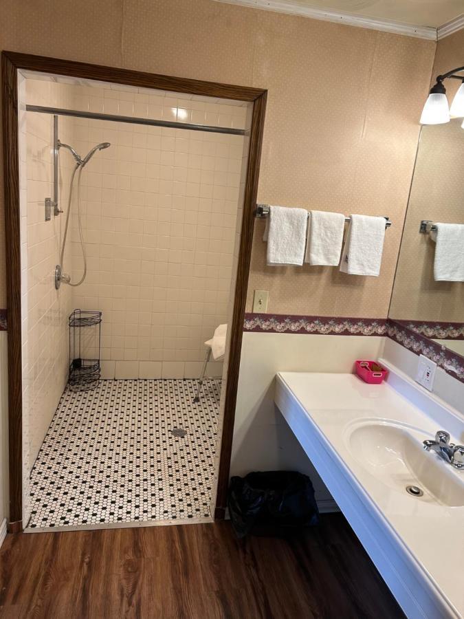 Valley Inn And Suites Френч Лик Екстериор снимка