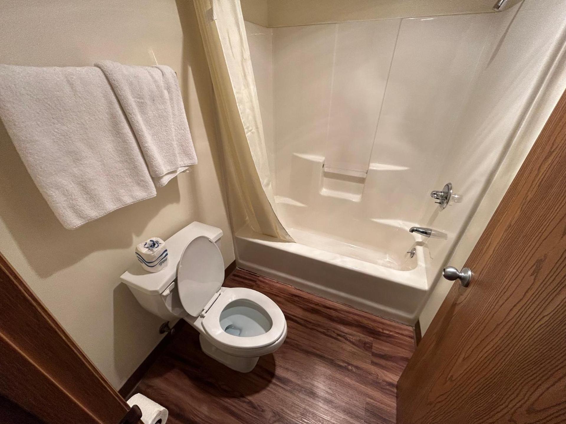 Valley Inn And Suites Френч Лик Екстериор снимка
