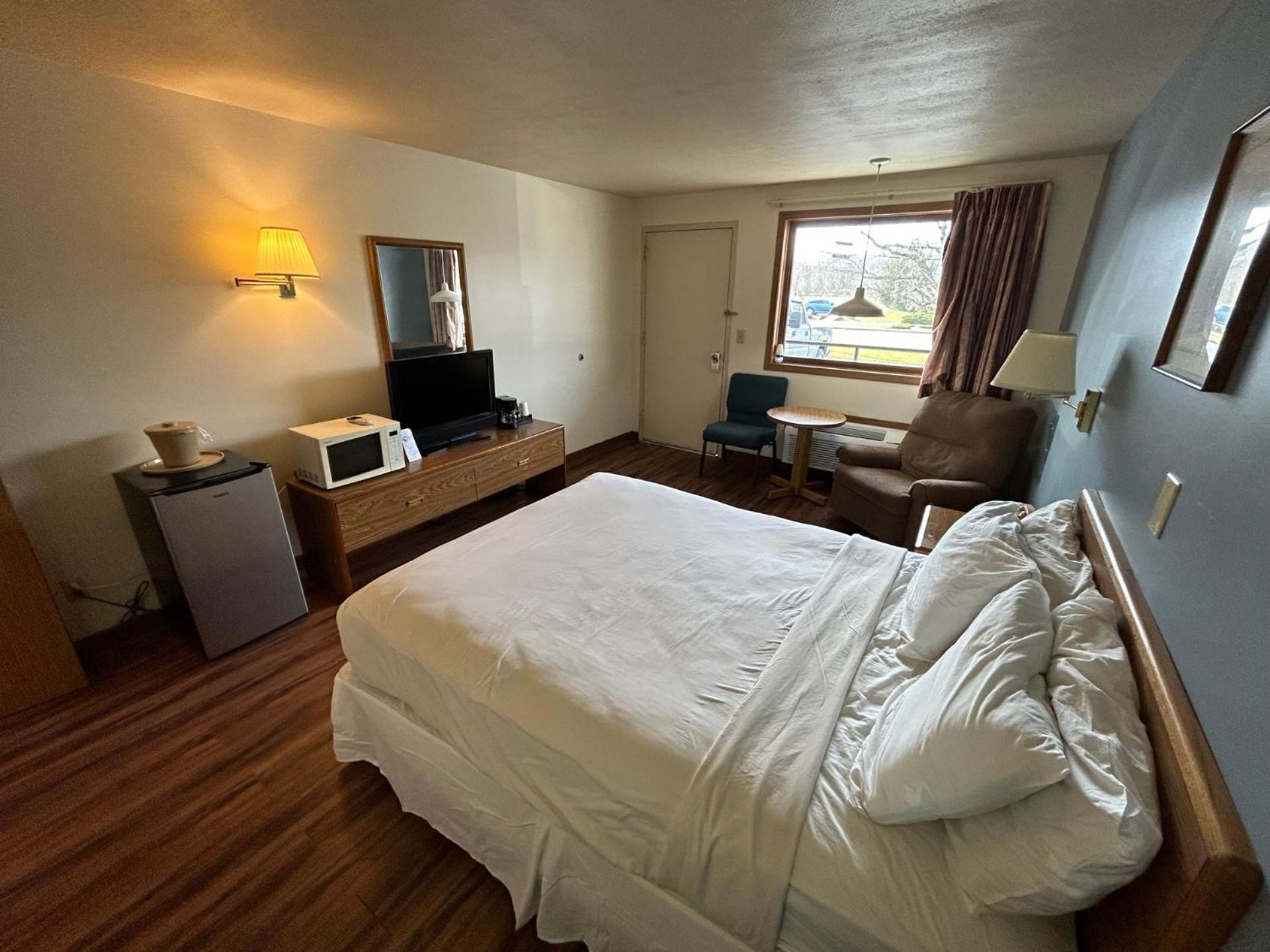 Valley Inn And Suites Френч Лик Екстериор снимка
