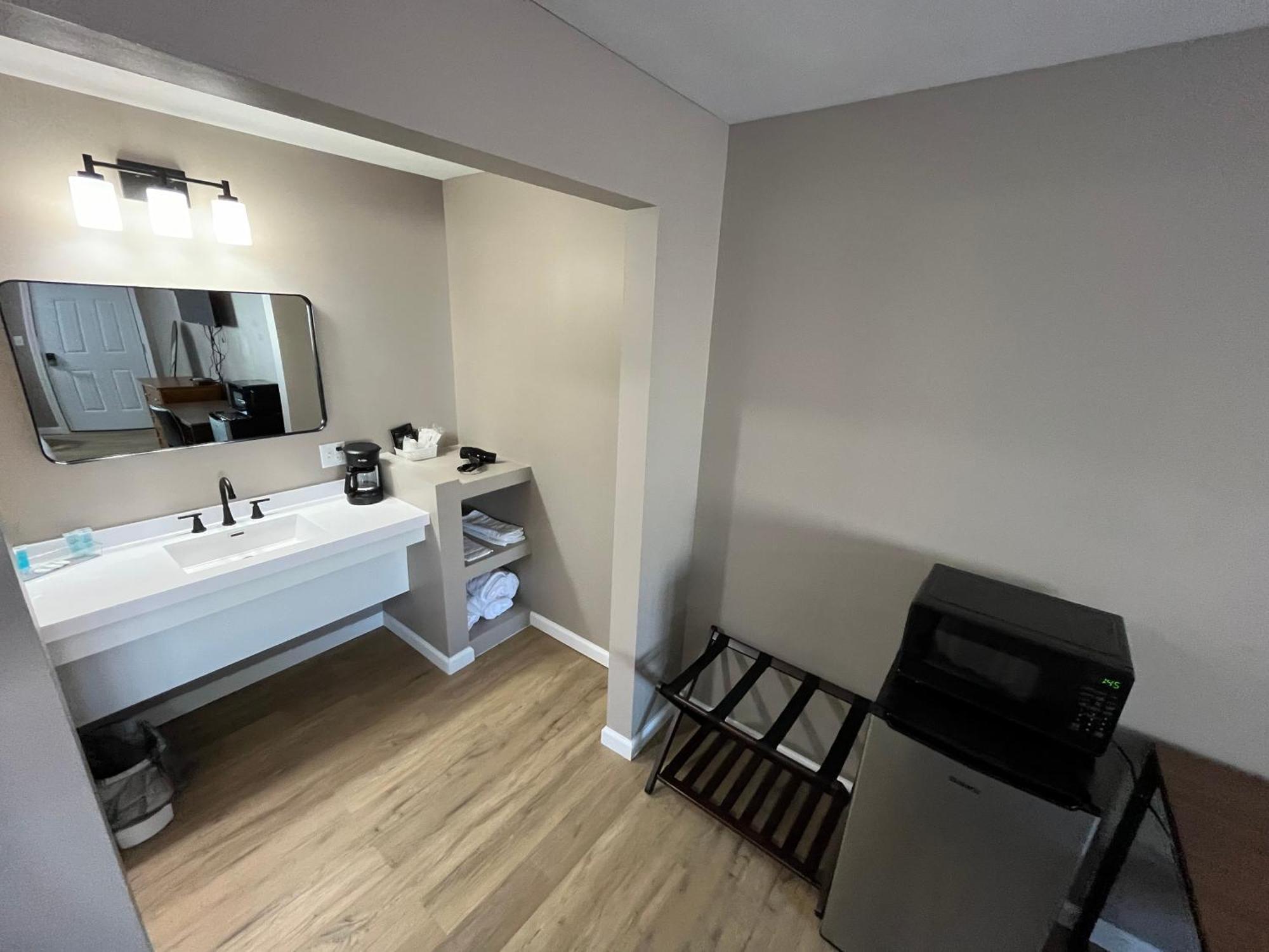 Valley Inn And Suites Френч Лик Екстериор снимка