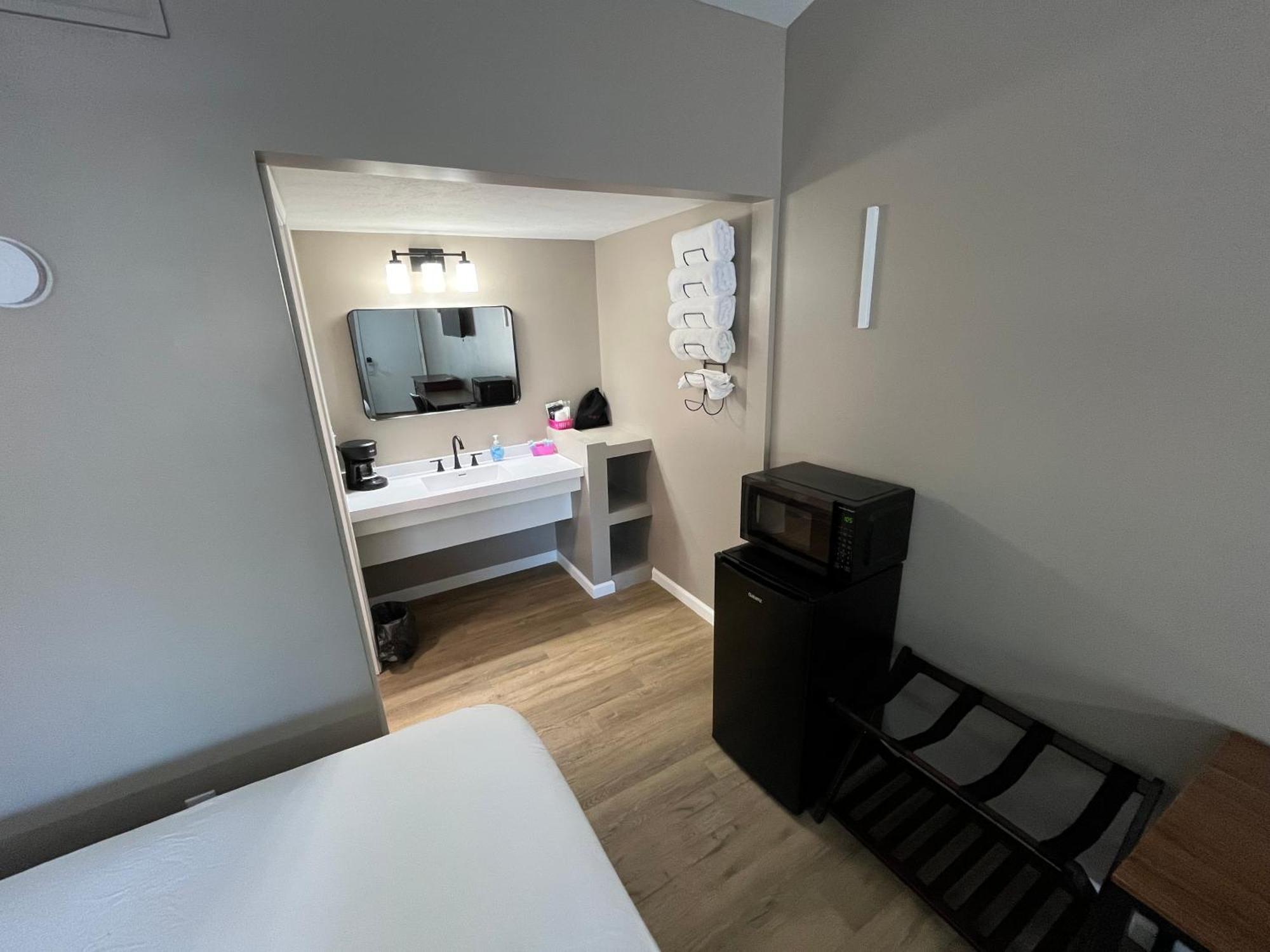 Valley Inn And Suites Френч Лик Екстериор снимка