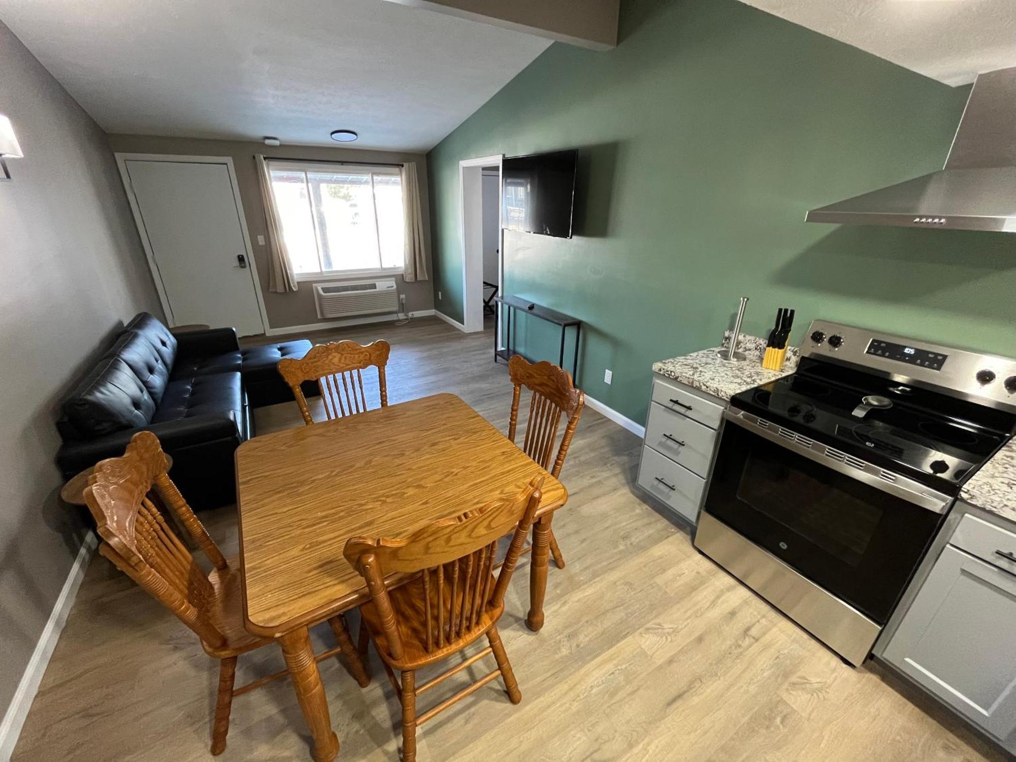 Valley Inn And Suites Френч Лик Екстериор снимка