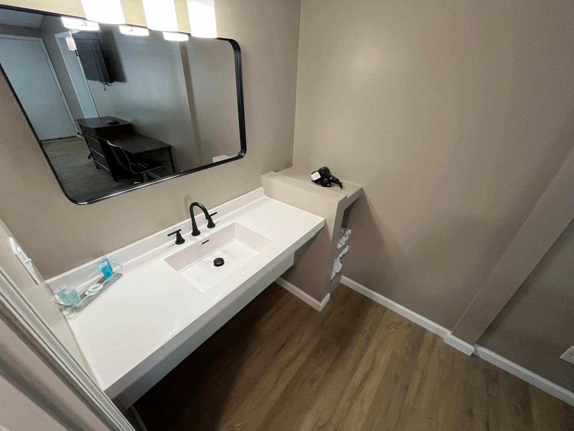Valley Inn And Suites Френч Лик Екстериор снимка