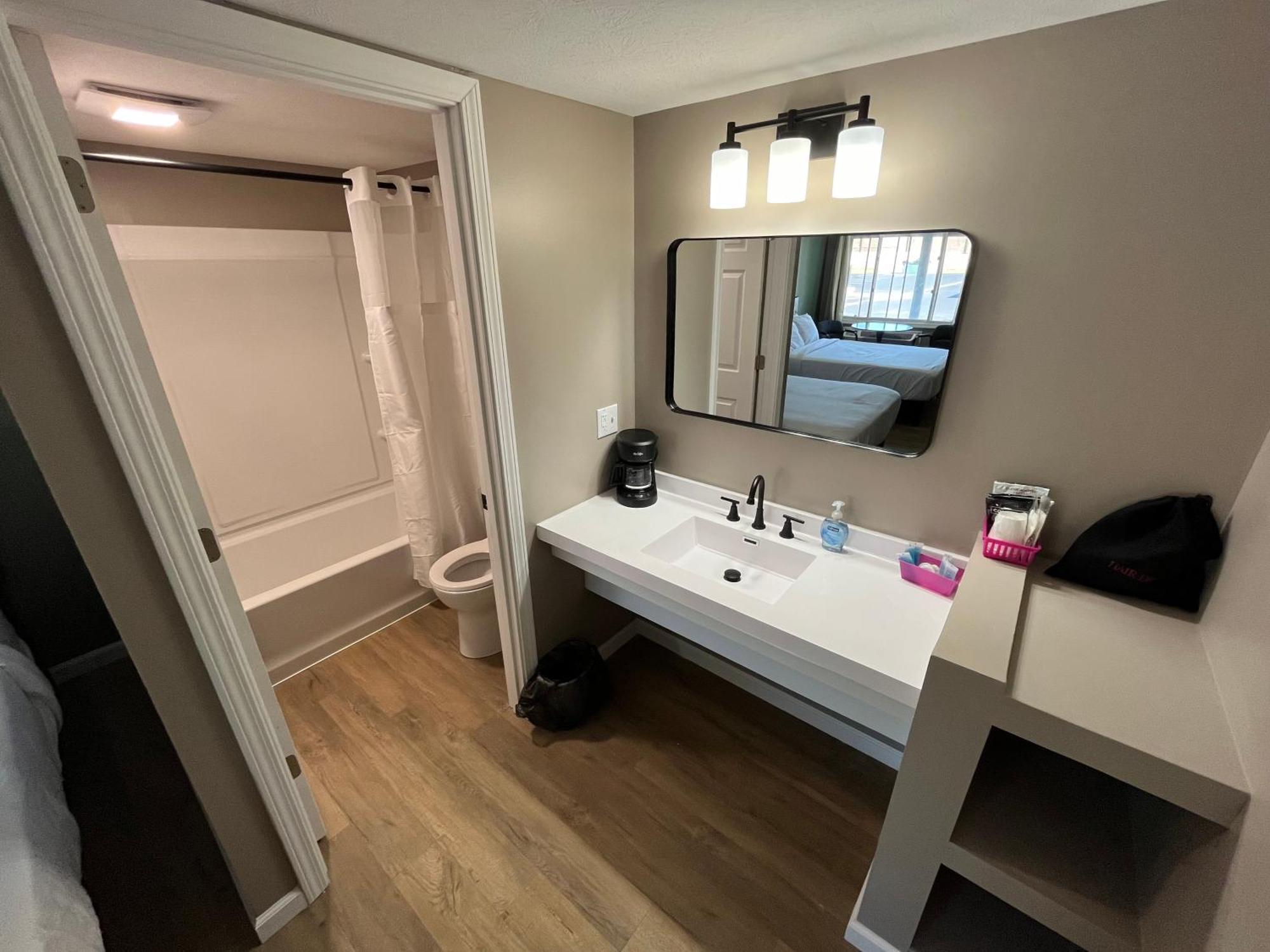 Valley Inn And Suites Френч Лик Екстериор снимка