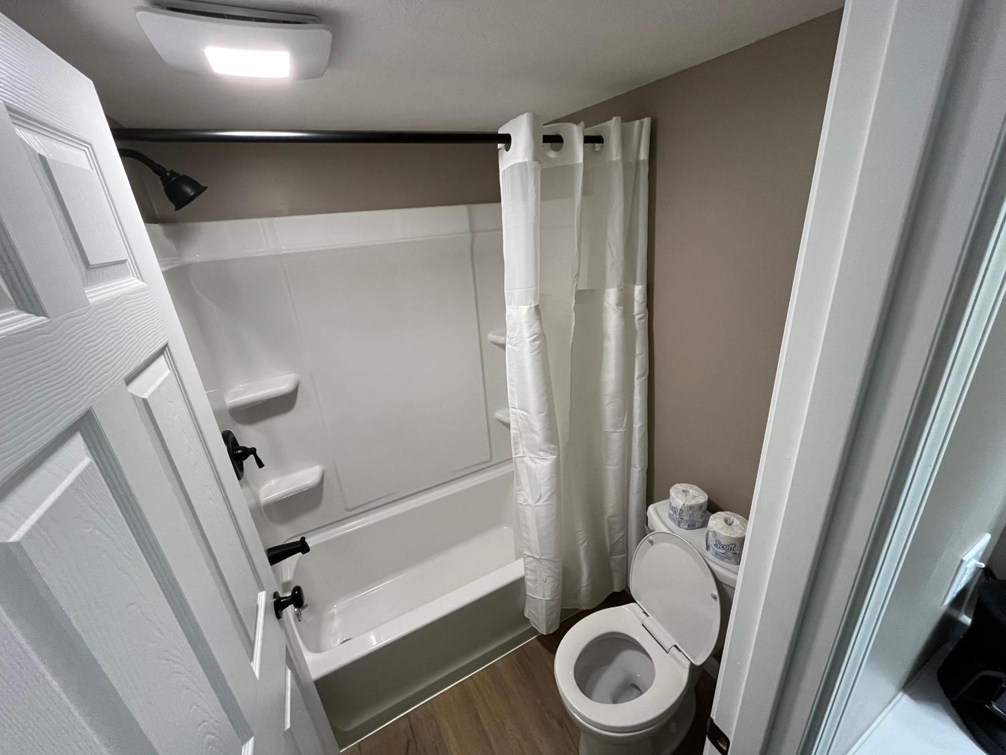 Valley Inn And Suites Френч Лик Екстериор снимка